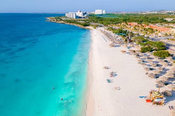 White-sand beach and turquoise Caribbean water in Aruba